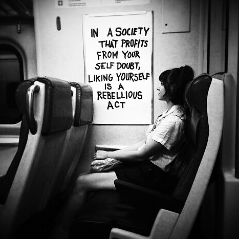 Let's be be a tiny bit rebellious today.
Here's what I like about myself:
I'm a good conversationalist and hostess. I've got a good eye for design. MY HAIR IS PHENOMENAL. I have good ideas. I'm good at deciding what I want and then figuring out how to get it. I'm a much better dancer than you'd expect!
Now you! 💛💙💜💚 📷 by @aeallen